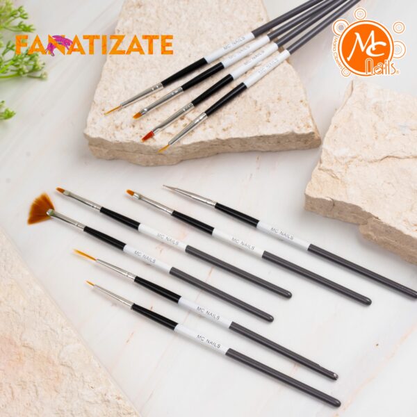 SET PINCELES MANO ALZADA MC NAILS 10PCS